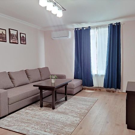 יירבאן Renovated 1 Bedroom With King Size Bed In Kentron מראה חיצוני תמונה