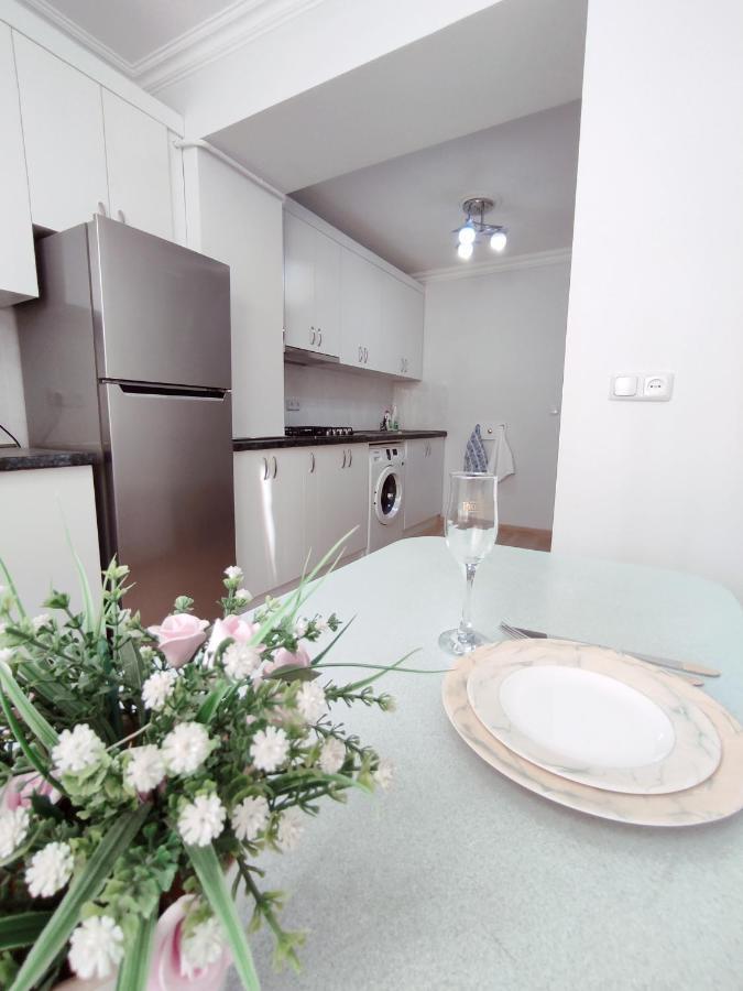 יירבאן Renovated 1 Bedroom With King Size Bed In Kentron מראה חיצוני תמונה
