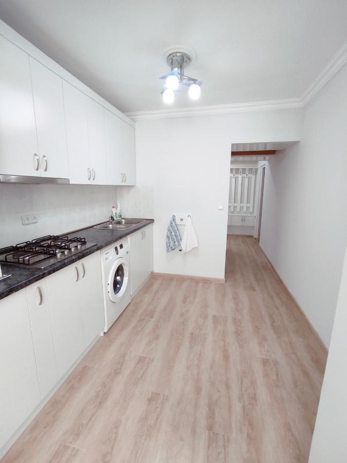 יירבאן Renovated 1 Bedroom With King Size Bed In Kentron מראה חיצוני תמונה