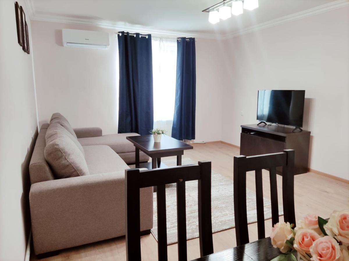 יירבאן Renovated 1 Bedroom With King Size Bed In Kentron מראה חיצוני תמונה